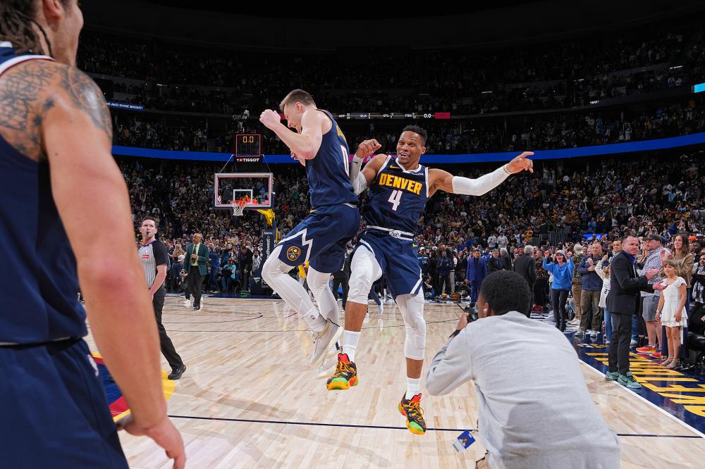 一名边锋 一名边锋