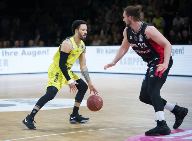 萨内时指出 萨内时指出