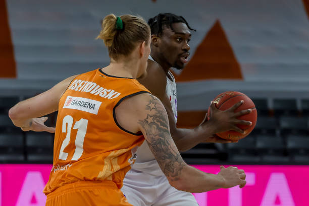 面对强敌时 面对强敌时