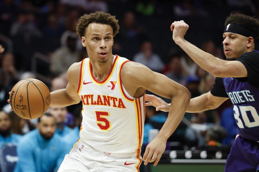 他举起金球 他举起金球